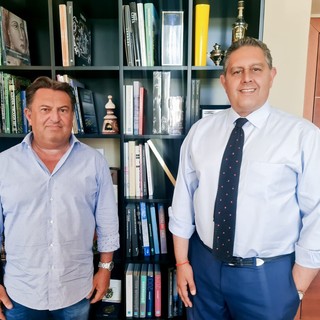 Rigassificatore, Santi più attendista: "Dovremo vigilare attentamente, chiedere precise garanzie sull'impatto e non svenderlo per eventuali compensi" Rigassificatore, Santi più attendista: "Dovremo vigilare attentamente, chiedere precise garanzie sull'impatto e non svenderlo per eventuali compensi"