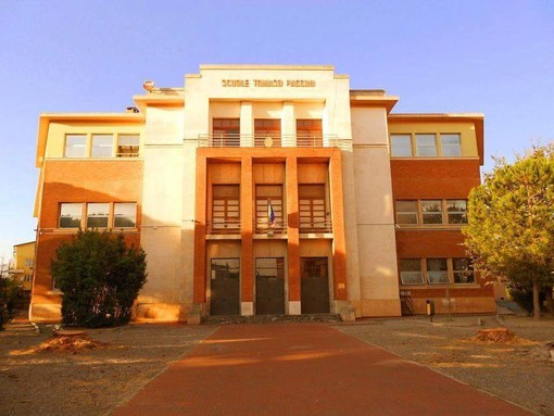 Albenga, nuovi serramenti alla scuola Paccini: lavori da 503mila euro