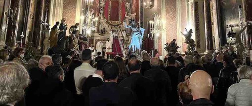 Savona, il Cristo Risorto "torna" nella sua nicchia nell'oratorio