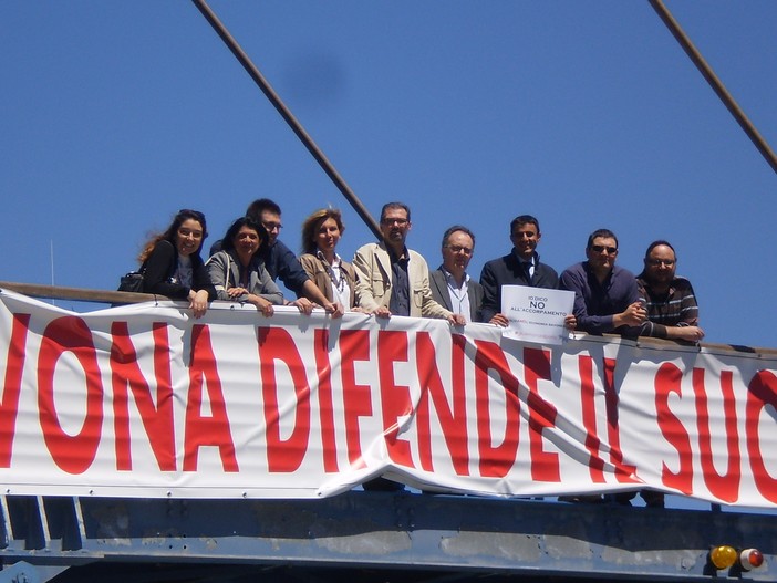 Accorpamento porto Savona-Genova: anche il Pd di Savona grida #giùlemanidalporto Accorpamento porto Savona-Genova: anche il Pd di Savona grida #giùlemanidalporto