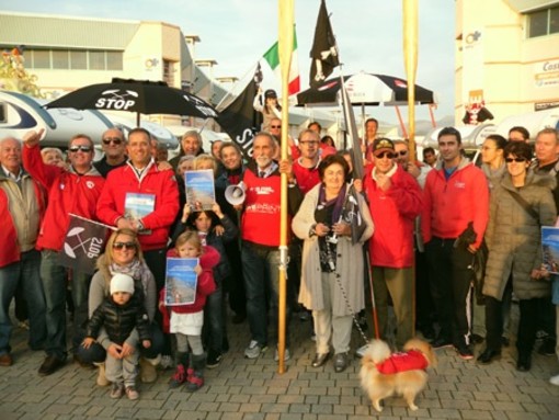 I balneari in camper verso Bruxelles per protestare, con loro una senatrice I balneari in camper verso Bruxelles per protestare, con loro una senatrice