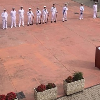 Savona, la Capitaneria di Porto-Guardia Costiera celebra la Giornata della Marina Militare (FOTO)
