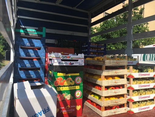 Sorpreso a vendere frutta e verdura a privati e attività commerciali: un &quot;melonaro&quot; multato dalla municipale di Loano