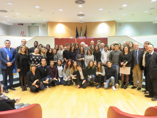 La Regione Liguria celebra la "Giornata della Memoria": studenti premiati anche dalle scuole di Albenga e Savona