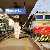 Travolto da un treno in stazione a Finale, il 35enne non sarebbe in pericolo di vita ma la prognosi resta riservata