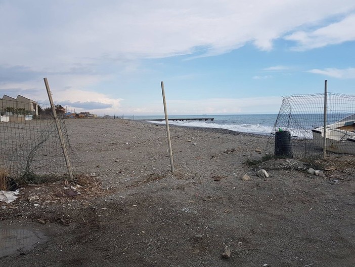 Spiagge libere, libere attrezzate ed approdo turistico nel Progetto di utilizzo delle aree demaniali marittime ad Albenga Spiagge libere, libere attrezzate ed approdo turistico nel Progetto di utilizzo delle aree demaniali marittime ad Albenga