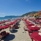 Alassio, turista colpito da maxi-gavettone, il dottor Corti (Ordine dei Medici): "Così può essere molto pericoloso" Alassio, turista colpito da maxi-gavettone, il dottor Corti (Ordine dei Medici): "Così può essere molto pericoloso"