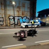 Savona, moto colpisce un pedone in via Nizza: intervento dei soccorsi (FOTO)