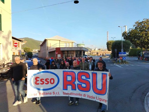 Licenziamenti alla Esso di Vado, Pasa (Cgil) sferza la politica: "Non hanno mosso un dito, completamente incapaci di gestire qualsiasi vertenza industriale" Licenziamenti alla Esso di Vado, Pasa (Cgil) sferza la politica: "Non hanno mosso un dito, completamente incapaci di gestire qualsiasi vertenza industriale"