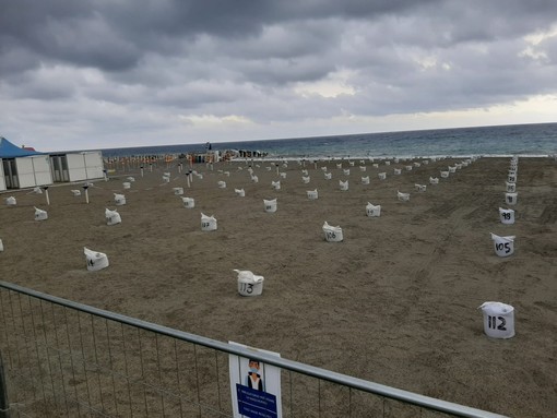 Albissola, aperta la spiaggia libera centrale, rimangono chiuse fino alle 13 giugno le altre