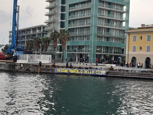 "In ogni angolo della città": Savona si tinge di blucerchiato in attesa del derby (FOTO) "In ogni angolo della città": Savona si tinge di blucerchiato in attesa del derby (FOTO)