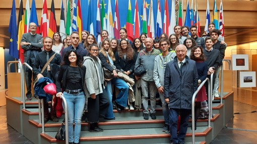 Gli studenti liguri visitano le istituzioni europee Gli studenti liguri visitano le istituzioni europee