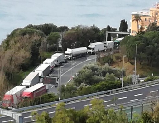 Autostrade, Giampedrone: “Con la chiusura della A10 dal 16 agosto aperta la sala operativa della Protezione civile ed allertati tutti i volontari” Autostrade, Giampedrone: “Con la chiusura della A10 dal 16 agosto aperta la sala operativa della Protezione civile ed allertati tutti i volontari”