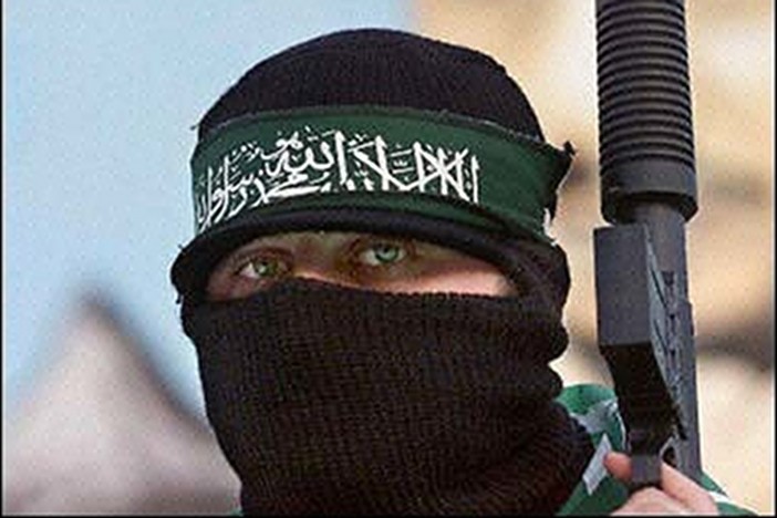 Spari in un mercatino di Natale a Strasburgo: ci sono morti e feriti Spari in un mercatino di Natale a Strasburgo: ci sono morti e feriti