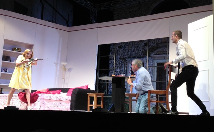 Pienone a Verezzi per la commedia "Che cosa hai fatto quando eravamo al buio?" Pienone a Verezzi per la commedia "Che cosa hai fatto quando eravamo al buio?"