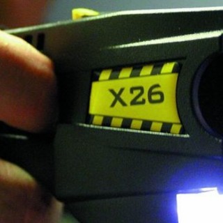 Salvini: “Da giugno tutte le Forze dell’Ordine saranno dotate di pistole elettroniche”