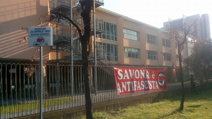 Savona, targa rimossa in Piazza delle Nazioni, assessore Santi: “Le regole vanno rispettate”