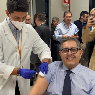 Covid, Toti: "Il 79% dei liguri ha completato il ciclo vaccinale" Covid, Toti: "Il 79% dei liguri ha completato il ciclo vaccinale"