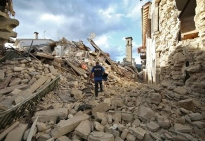 Terremoto, la Croce Bianca di Albenga invia un mezzo per le emergenze idriche ed elettriche Terremoto, la Croce Bianca di Albenga invia un mezzo per le emergenze idriche ed elettriche
