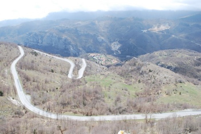 Blocco dei pullman per la frana di Carpe, botta e risposta tra Mattiauda e Isella