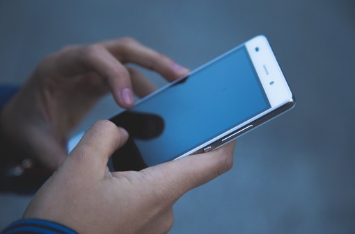 "I dipendenti della sua banca la stanno truffando", e tentano di svuotarle il conto fingendosi militari. Sventata una maxi truffa telefonica