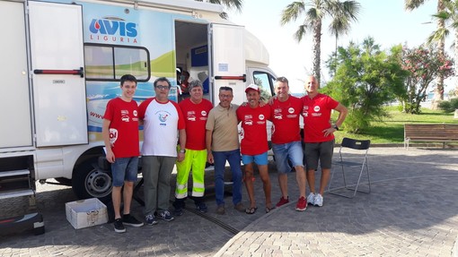 Loano, sul lungomare una giornata dedicata alla donazione di sangue con "Tuffati a donare"