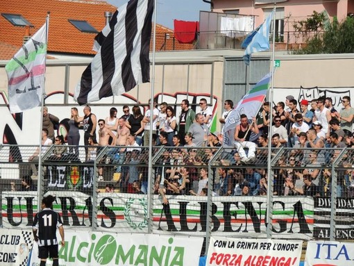 Calcio: domenica il big match contro l'Imperia, i tifosi dell'Albenga potranno acquistare il biglietto solo per il settore ospiti Calcio: domenica il big match contro l'Imperia, i tifosi dell'Albenga potranno acquistare il biglietto solo per il settore ospiti