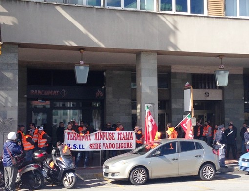 I lavoratori del Terminal Rinfuse ottengono la cassa ordinaria, ma a dare garanzie per tutto l’indotto di Tirreno Power è l’assessore Rambaudi