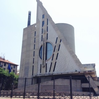 Alassio, con la scusa di chiedere l'elemosima rubò l'iPhone ad una ragazza: condannato