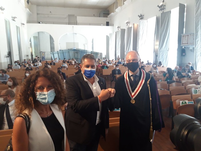 Università, Toti alla consegna delle lauree on line in Scienze Politiche: "Ripartiamo ovunque, anche da qui"