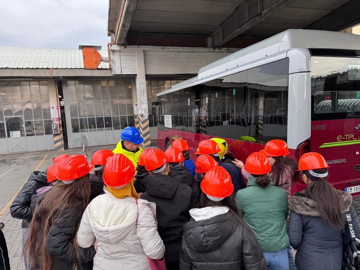Fabbriche Aperte 2025: i 56 vincitori della diciottesima edizione premiati al Teatro Chiabrera di Savona e al Teatro Chebello di Cairo Montenotte Fabbriche Aperte 2025: i 56 vincitori della diciottesima edizione premiati al Teatro Chiabrera di Savona e al Teatro Chebello di Cairo Montenotte