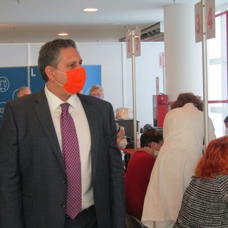 Vaccini, Toti lancia l'open day Pfizer anticipando i richiami: si parte con l'Asl 2