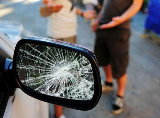 Truffa dello specchietto, nuova segnalazione a Varazze: "State molto attenti" Truffa dello specchietto, nuova segnalazione a Varazze: "State molto attenti"