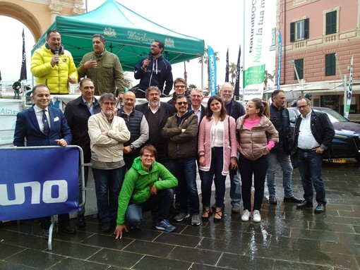 Elezioni Finale: il presidente di Regione Liguria Giovanni Toti in visita per sostenere Massimo Gualberti (FOTO e VIDEO)