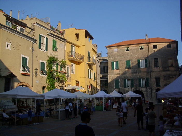 Prime case e turismo "del territorio": Toirano sviluppa il nuovo PUC semplificato con la Regione Prime case e turismo "del territorio": Toirano sviluppa il nuovo PUC semplificato con la Regione