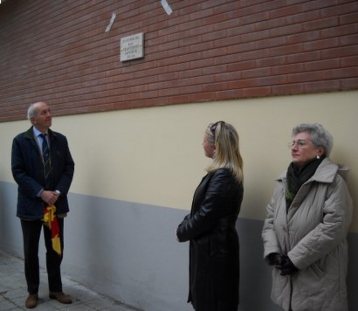 Finale Ligure, scoperta targa in memoria del professor Sansone