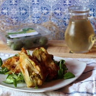 Idee della domenica: Tempura di fiori di zucca ripieni con salmone e NERGI®
