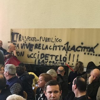 Tpl ai privati, la protesta dei lavoratori e sindacati arriva in Consiglio comunale