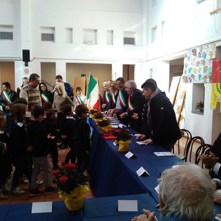Tutta la comunità villanovese si incontra al Salone dei Fiori per ricordare Andrea Schivo (FOTO)