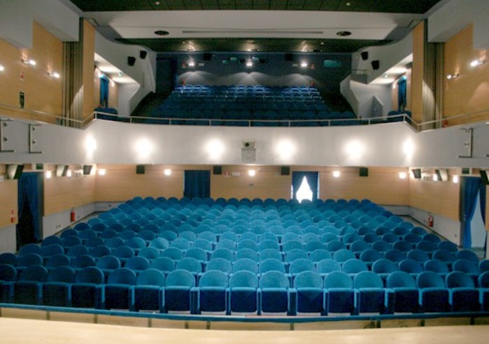 Pietra Ligure, "Blithe Spirit: la rievocazione" in scena al teatro Moretti