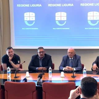 Rigassificatore, si comincia a ragionare sulle opere compensative. Toti: "Cominceremo da Comuni, Autorità Portuale e Province" (Video)