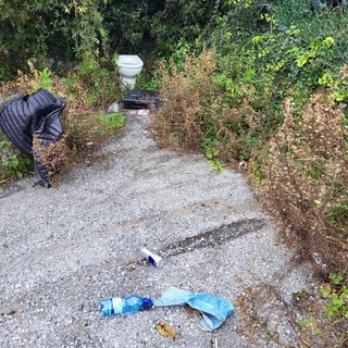 La denuncia del gruppo consiliare Futura Quiliano : "Il parcheggio Tiassano come una discarica"