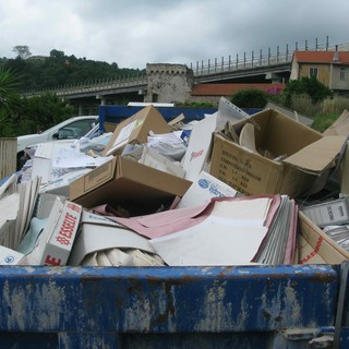 Privacy nel cassonetto: Il Movimento 5 Stelle "Oltre ai giornalisti la Provincia denunci anche noi"