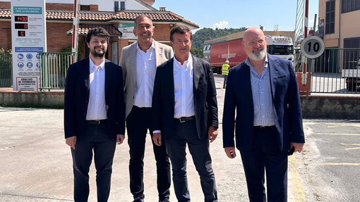 Tour nel savonese per gli europarlamenti del Pd Gori e Bonaccini: "Bene ascoltare, verificare sui territori, le buone idee vengono dal confronto" Tour nel savonese per gli europarlamenti del Pd Gori e Bonaccini: "Bene ascoltare, verificare sui territori, le buone idee vengono dal confronto"