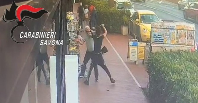 Tentata rapina in edicola a Borghetto, un 15enne fermato dai carabinieri (VIDEO)