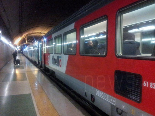 Ragazzo di colore ha il biglietto del treno, ma viene lasciato a terra alla stazione di Savona: la mamma presenta un reclamo a Ferrovie