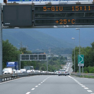 Traffico: A10 autofiori al collasso già dal primo pomeriggio. Tutti in coda da Albenga a Savona