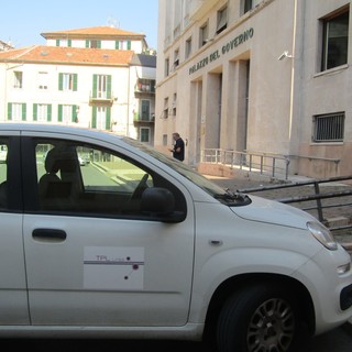 Savona, vertice in Prefettura sul trasporto degli studenti a scuola: spazio nuovamente agli ingressi scaglionati Savona, vertice in Prefettura sul trasporto degli studenti a scuola: spazio nuovamente agli ingressi scaglionati