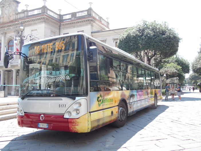 Il "To Nite bus" fa record di movida: quasi 1300 i passeggeri in un mese Il "To Nite bus" fa record di movida: quasi 1300 i passeggeri in un mese