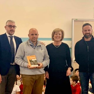 Tovo, un nuovo defibrillatore ed un moderno impianto audio per la scuola primaria "Tobia Oddo" Tovo, un nuovo defibrillatore ed un moderno impianto audio per la scuola primaria "Tobia Oddo"